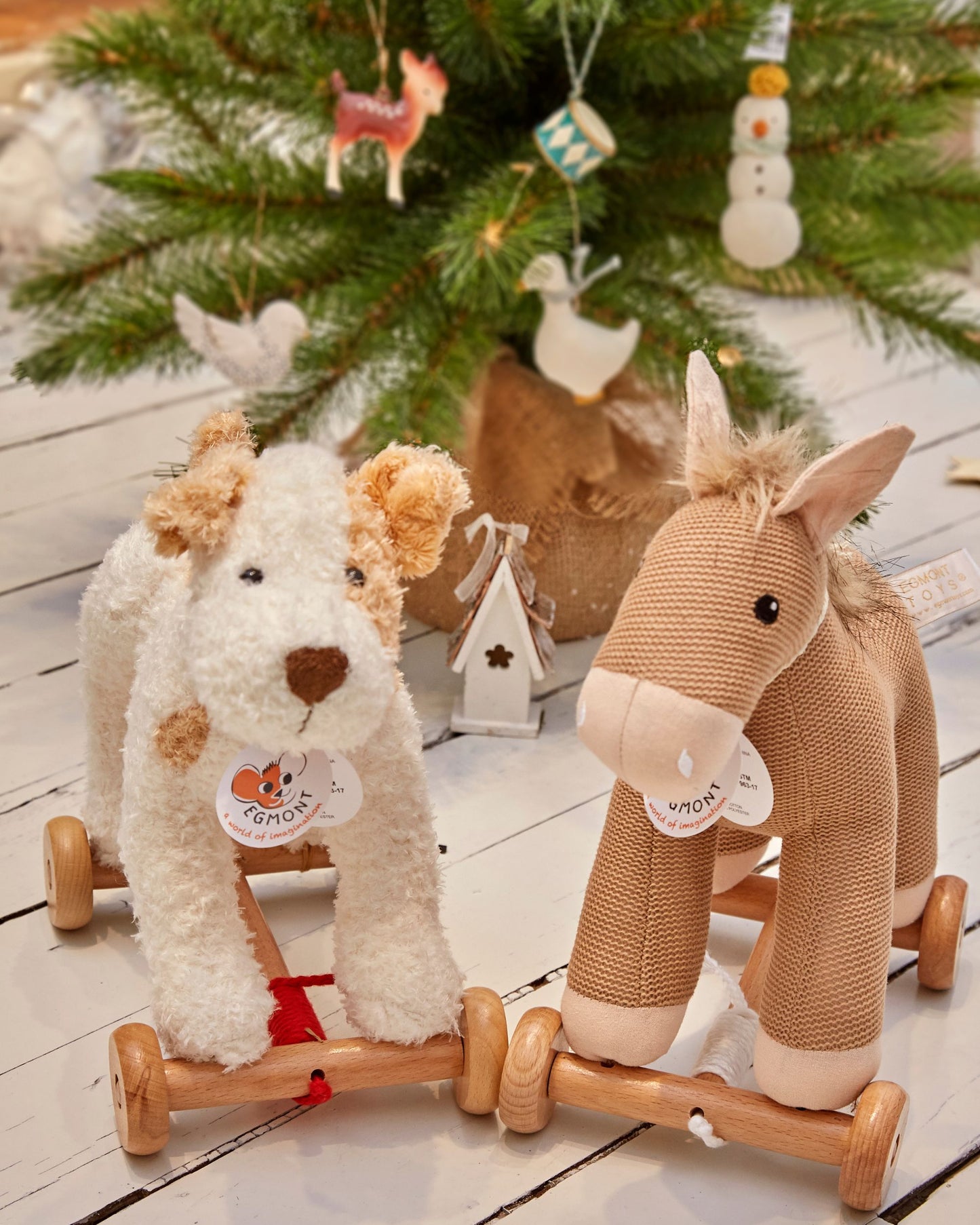 Eliot Pull-Along - Egmont Toys