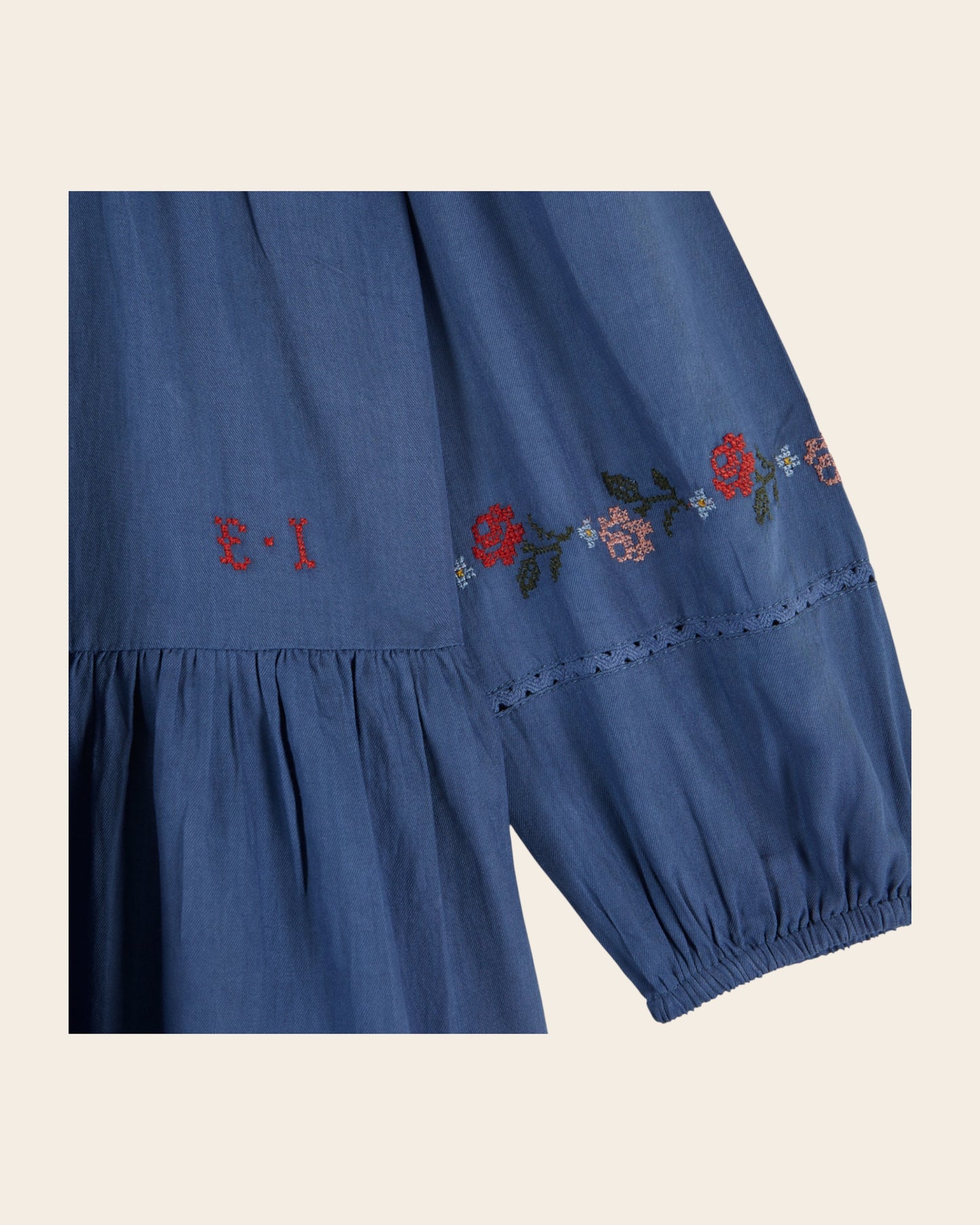 Robe - Brodée point de croix bleu